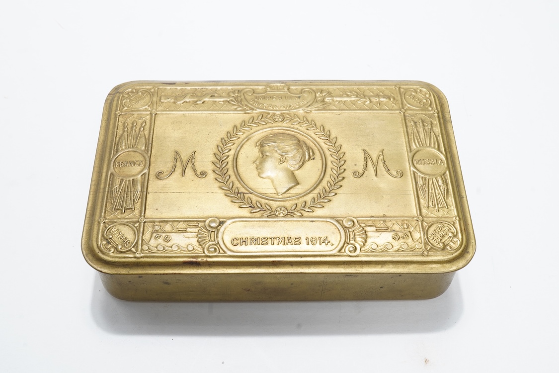 A 1914 Princess Mary Christmas tin containing the original sealed packet of tobacco, the packet of cigarettes and the Christmas card
